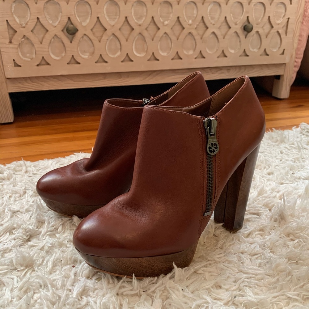 Brown leather wood platform Guess boots